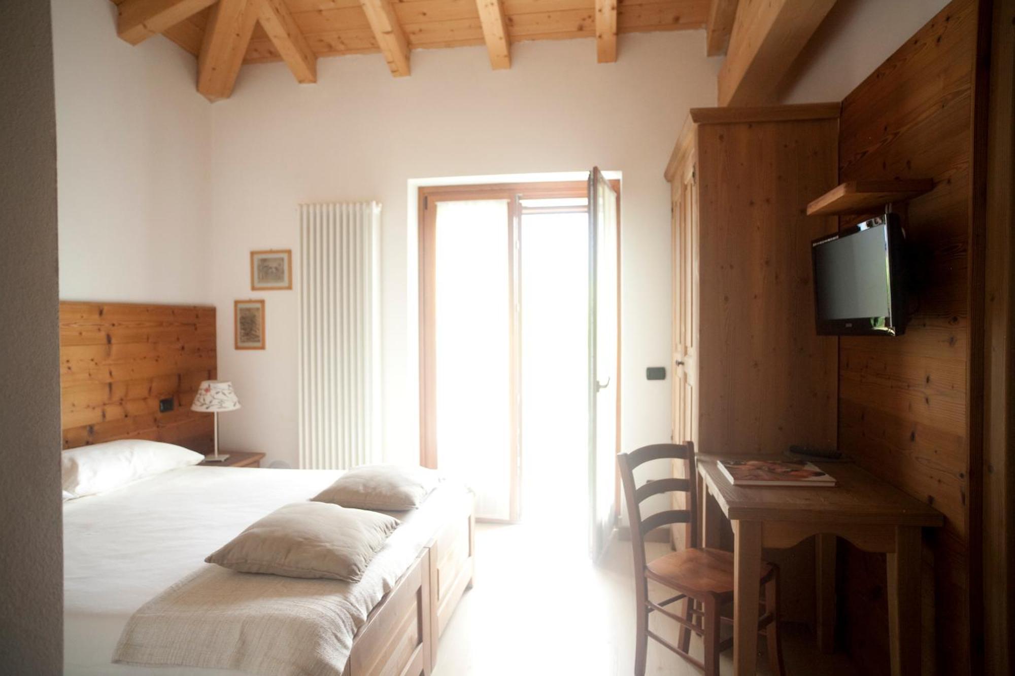 الشقق الفندقية جيرا لاريوفي  Cascina Borgofrancone المظهر الخارجي الصورة