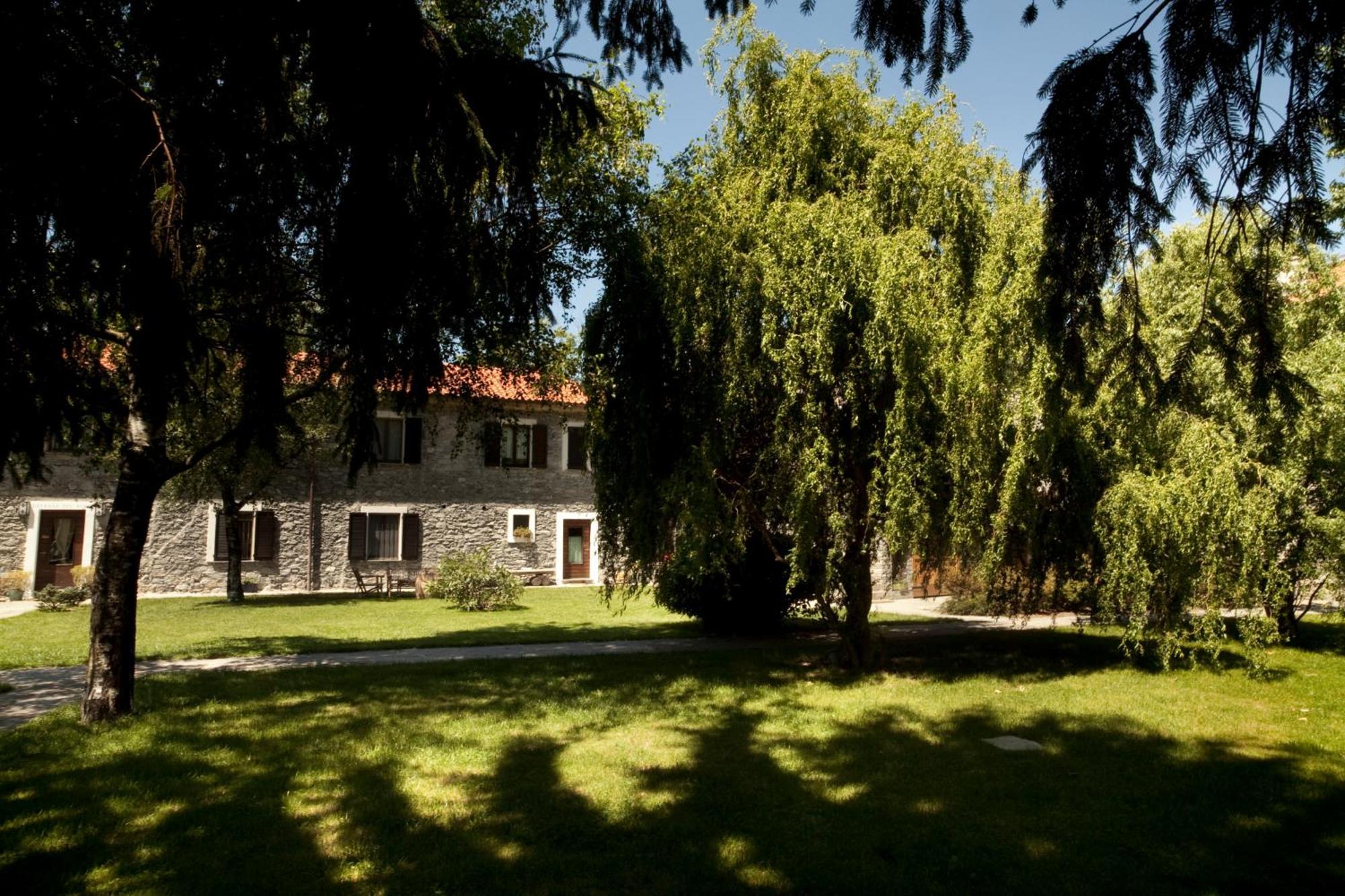 الشقق الفندقية جيرا لاريوفي  Cascina Borgofrancone المظهر الخارجي الصورة